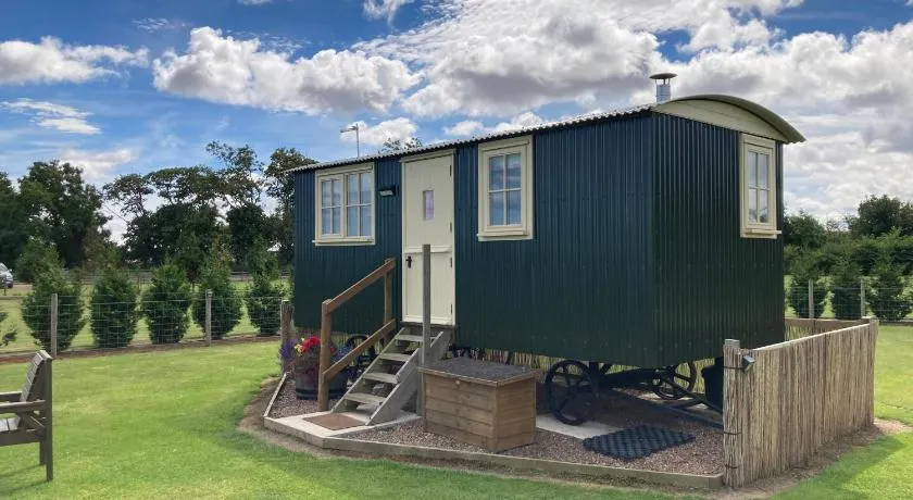 Luxury Shepherd's Hut (The Hawthorn) i Templehall - Image 1