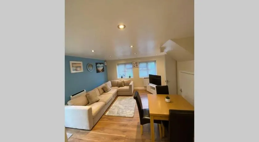 Entire 2-bedroom home by WegHomes - Image 1