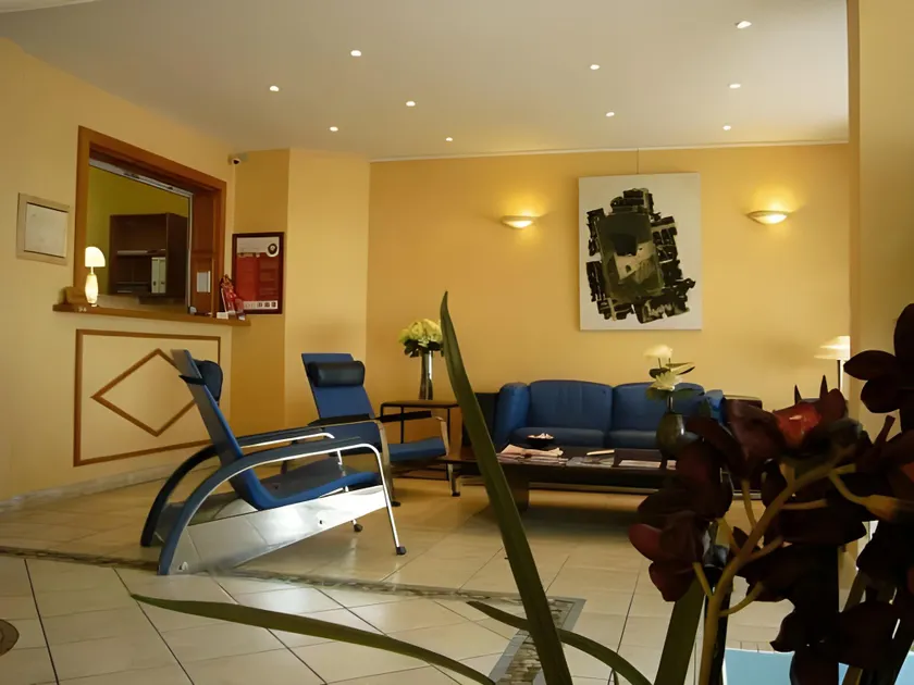 Hôtel The Originals Miramar, Royan Pontaillac - Image 1