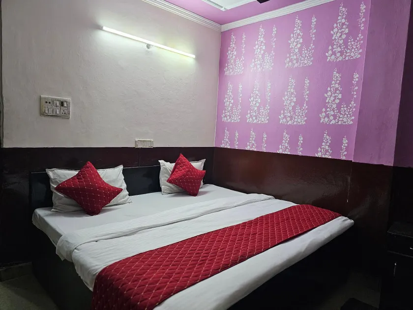 Hotel Deurali Dx @ Walk in Nizamuddin Railway Stn - Image 1