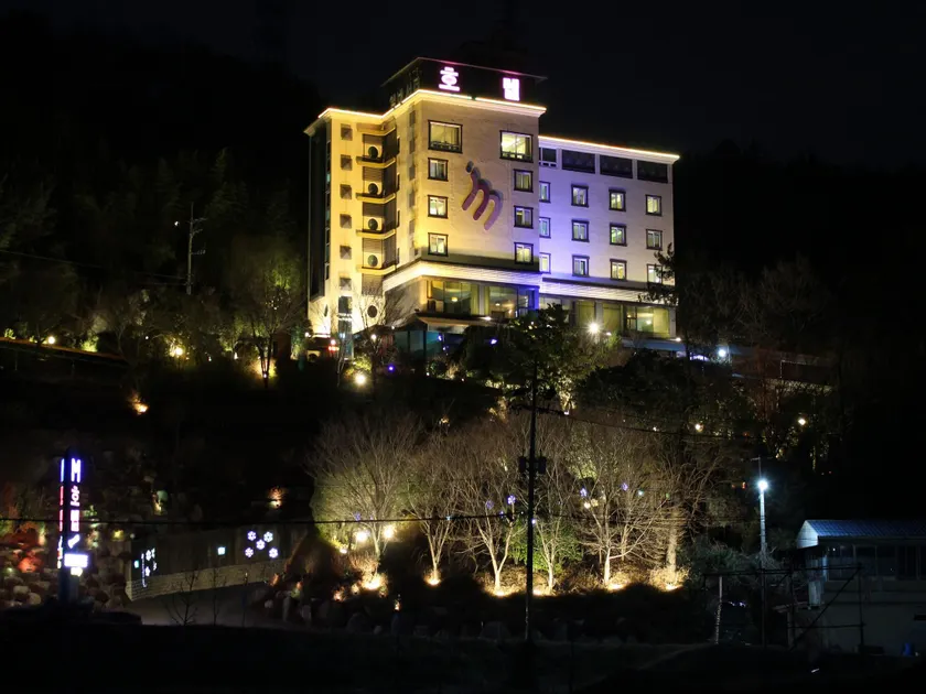 Suncheon Embassador Hotel - Image 1