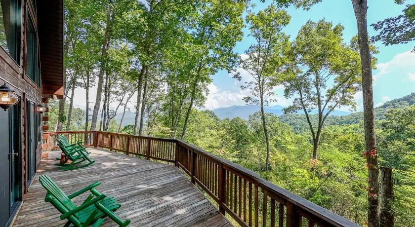 Experience serene mountain views at Hazey View - Image 1