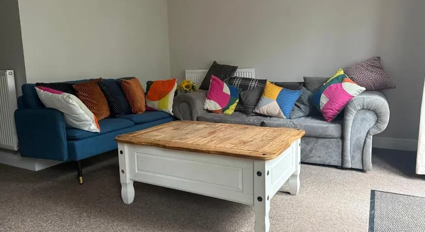 3 Bed Near Hospital Perfect for Families & Workers - Image 1
