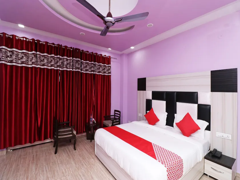 OYO 29790 Raj Hotel - Image 1