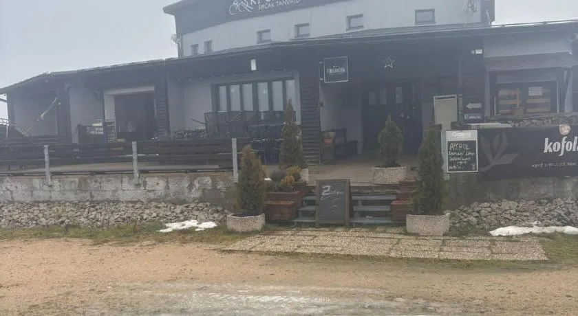 Chata Špičák na Vrcholu Sjezdovky - Image 1
