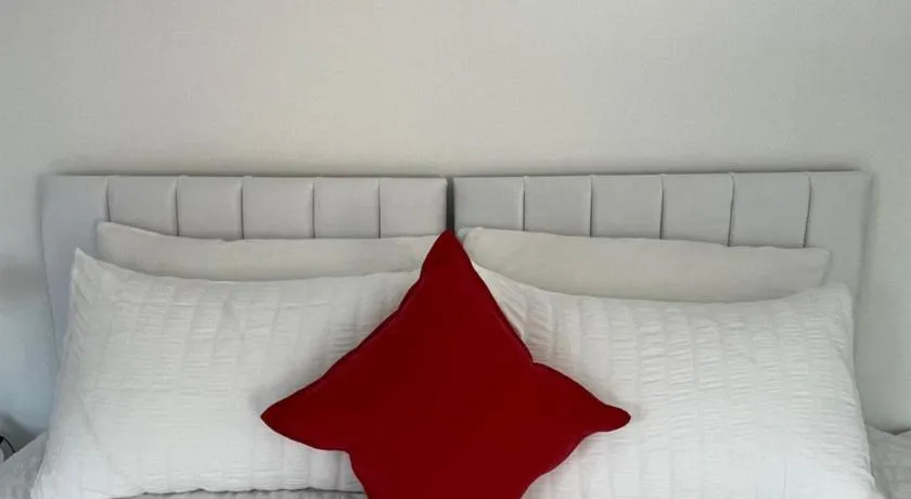 Yugogo One-Bedroom Apartment 37 London Road - Image 1