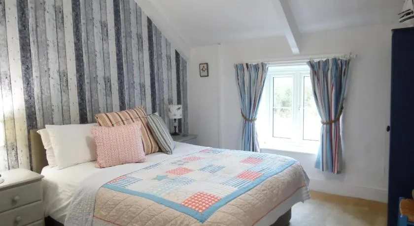 Langdon Farm Cottage - Image 1