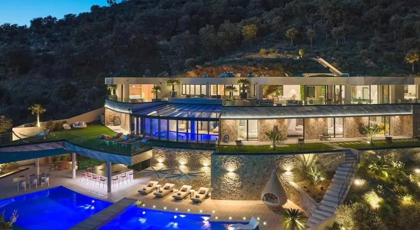 Luxury villa in Grimaud with Gulf View - Image 1
