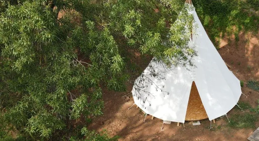 Les Cabânes-Tipi Paco en pleine nature - Image 1