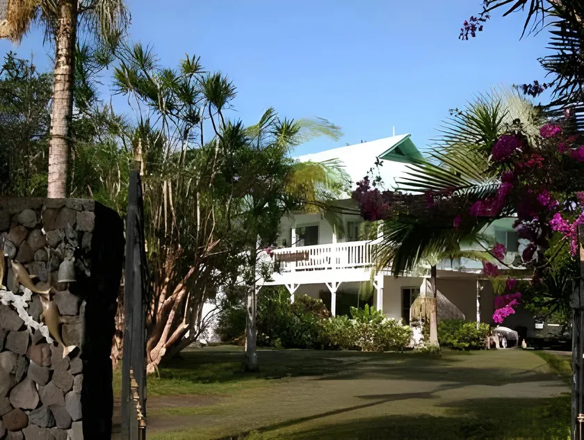 Lava Tree Tropic Inn - Image 1