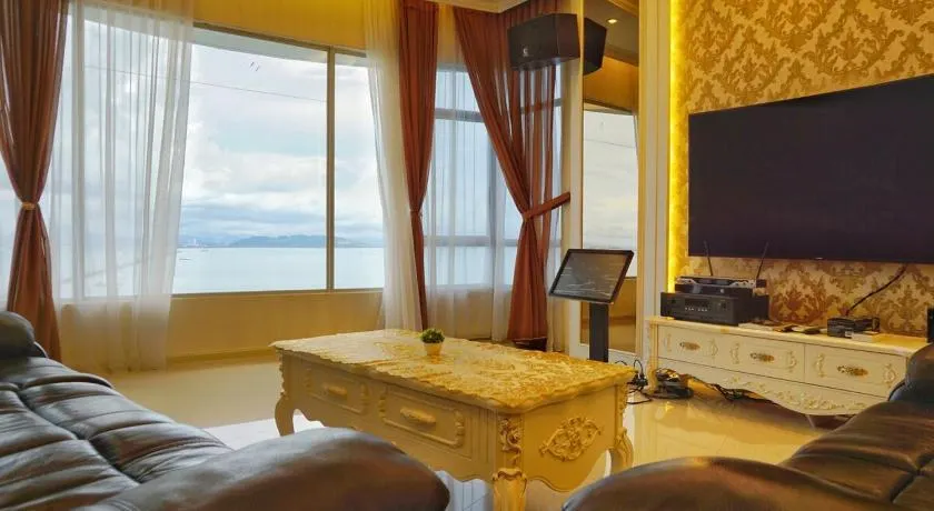 Luxury 180 SeaView 7pax USM & Queensbay - Image 1
