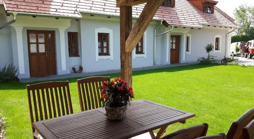Arácsi Vendégház - Image 1