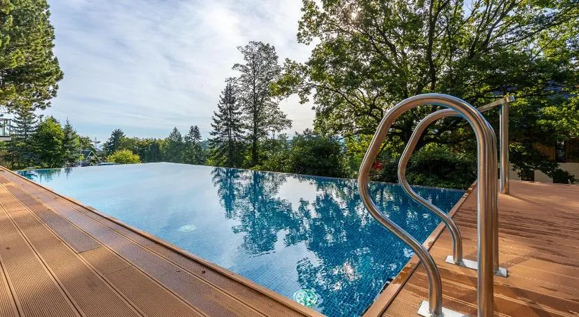 RentPlanet - Green Park Resort - Image 1