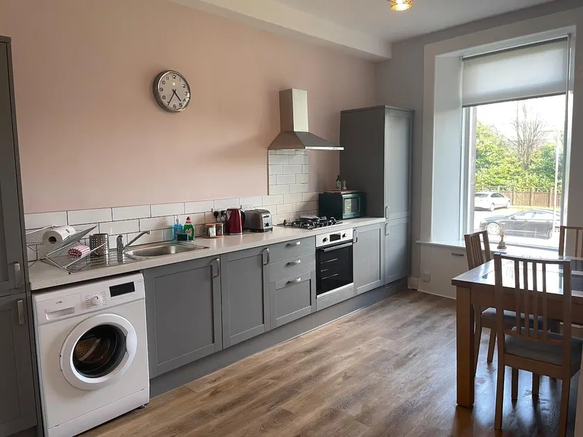 5 minutes from Loch Lomond - Recently Renovated in 2023 Ground Floor 1-Bed Flat - Image 1