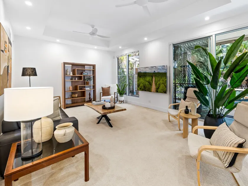 Spacious 3-Bed Home with Patio Near Beach - Image 1