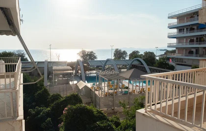 Art Home by the sea Saronida - Image 1