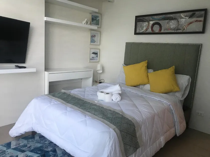 BGC One Uptown Premium 2BR Suite with Balcony near Supermarket, Malls and Restaurants - Image 1
