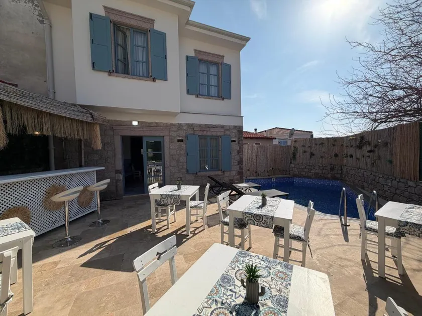 Moi Cunda - Image 1