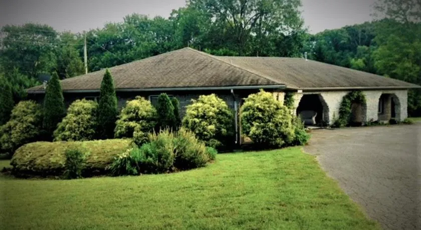 WINNIE'S BED & BREAKFAST - Image 1