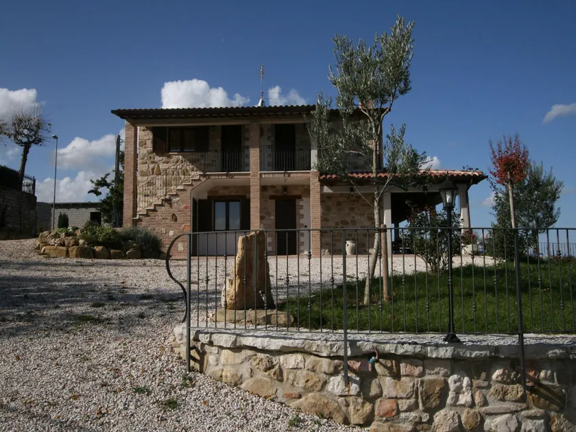 Timeless villa in Cagli with garden and swimming pool - Image 1