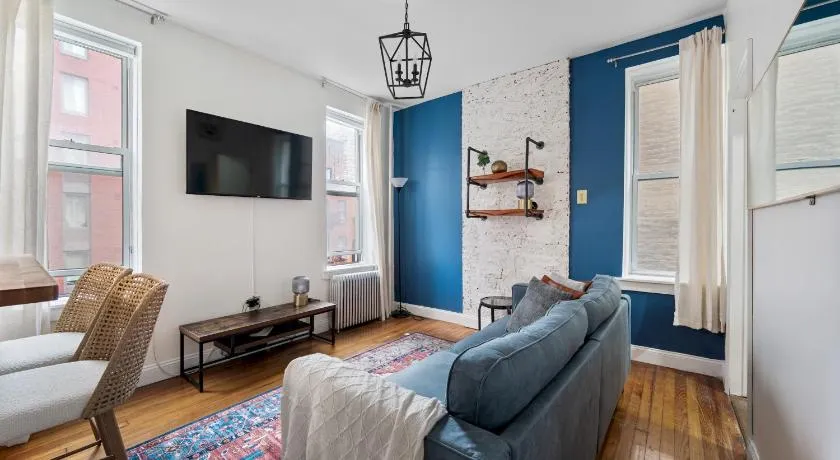 Spacious 2BR on the Upper East Side Steps from Central Park - Image 1