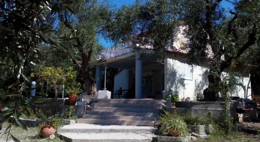 The Vrachos Beach House - Image 1