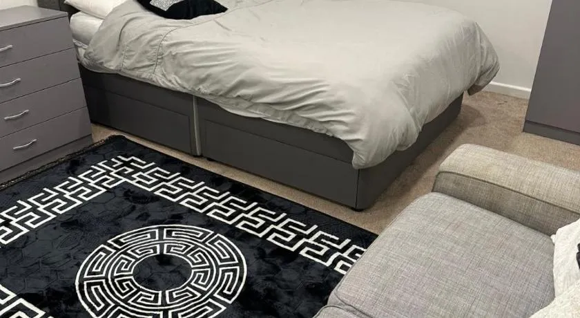 COZY DOUBLE Bedroom STUDIO With WIFI & PARKING Waltham Cross - Image 1