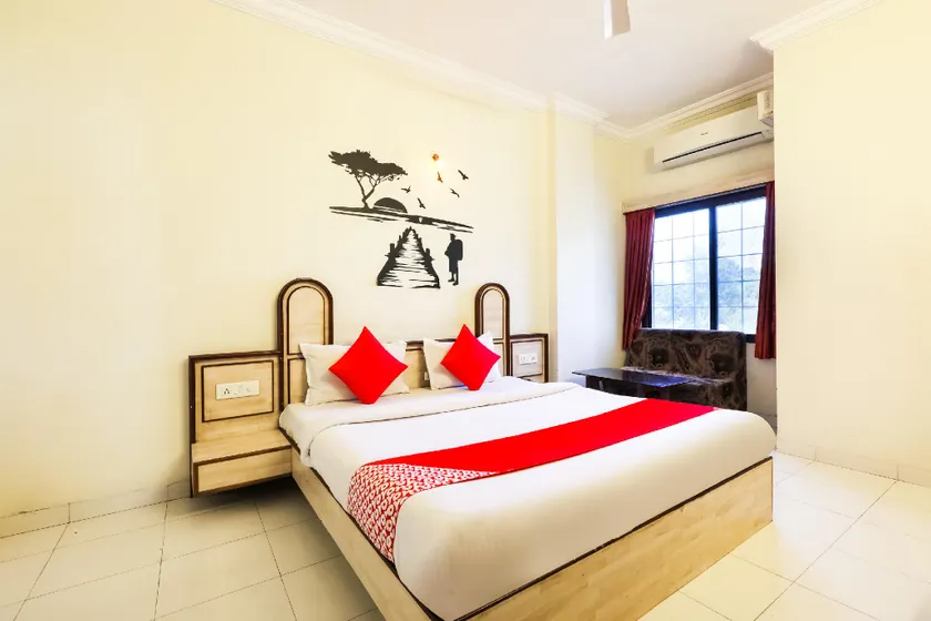 OYO 14421 Hotel Grand Tower - Image 1