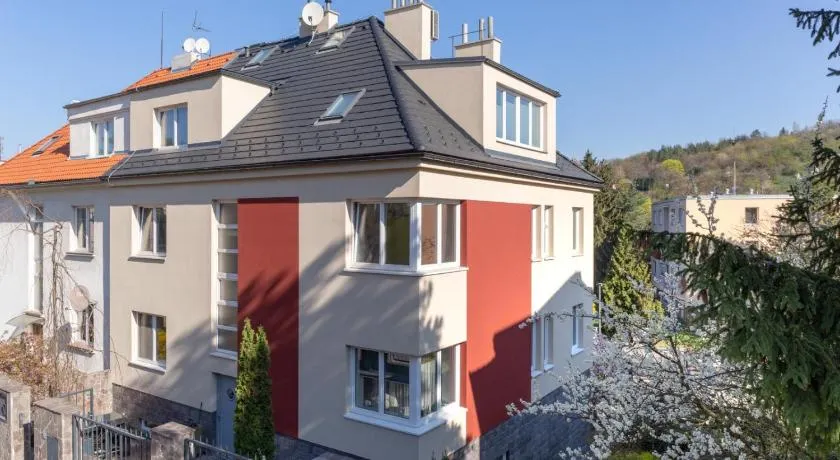 Apartmán 2+kk, 50 m2 v klidné lokalitě. 10 min od centra Prahy. - Image 1