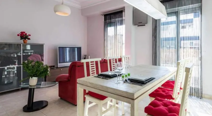 PRECIOSO APARTAMENTO EN EL BARRIO DE RUZAFA - Image 1
