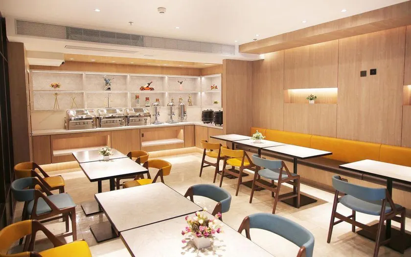 HanTing Premium Hotel (Xining Dashizi) - Image 1