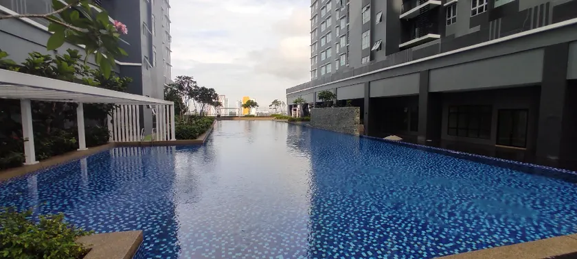 Bukit Rimau Instagrammable 2 Bedroom Apartment With Pool View up to 5 plus 2 PAX with washer dryer Karaoke - Image 1