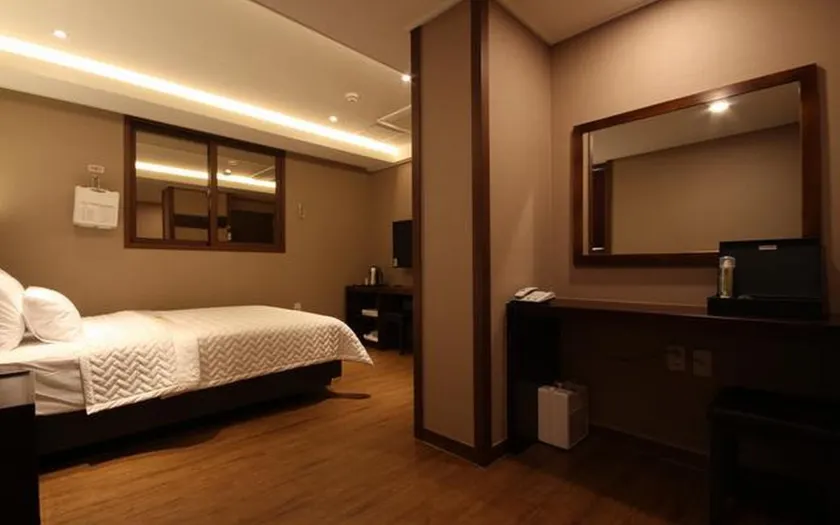 Hotel MoMo - Image 1
