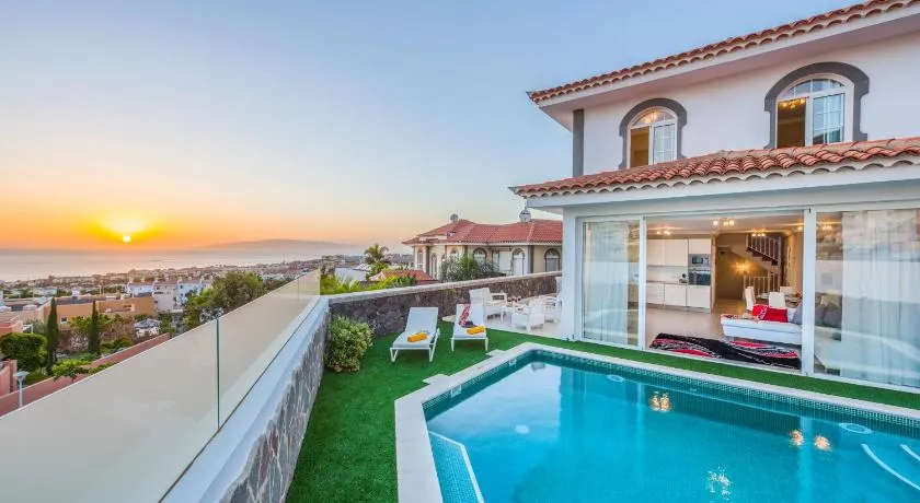 LUXURY WHITE VILLA with sea view, heated pool - Image 1