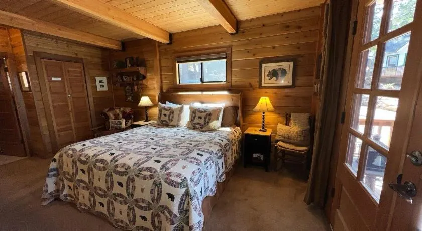 Smokey Joes cabin - Image 1