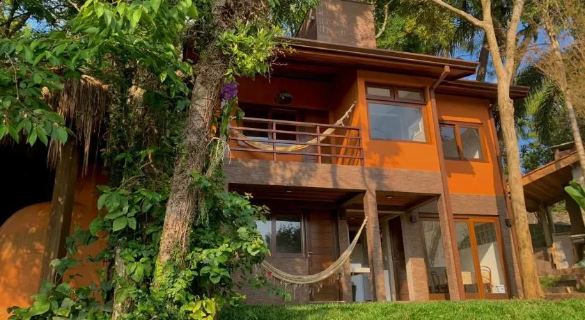 Casa na montanha em condomínio de alto padrão - Image 1