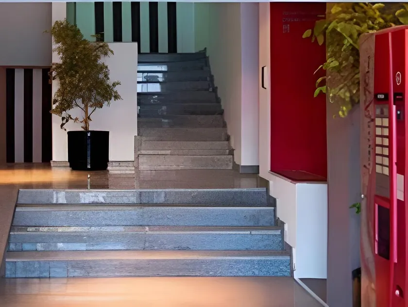 Manzil Hotel - Image 1