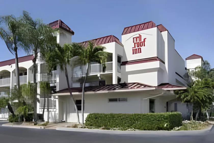 Gulfcoast Inn Naples - Image 1