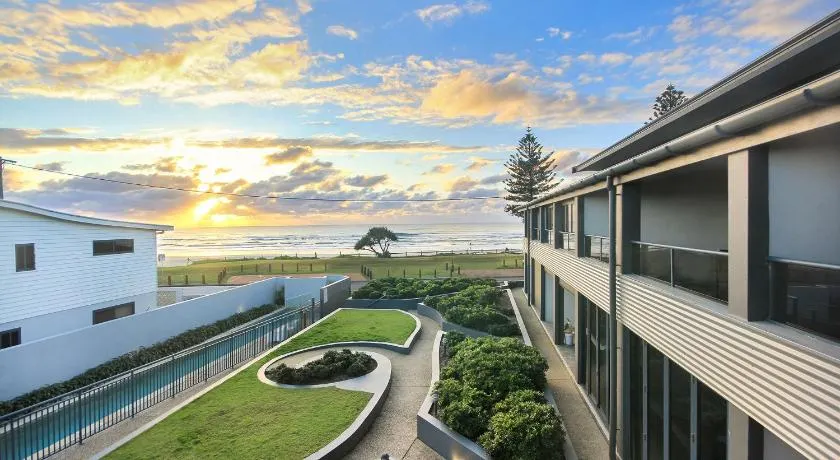 Lennox Holiday Apartments - Image 1