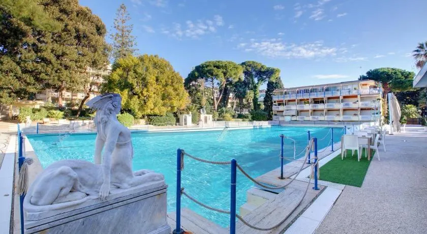Jolie Sur La Mer - Petit Studio with Shared Pool - Happy Rentals - Image 1