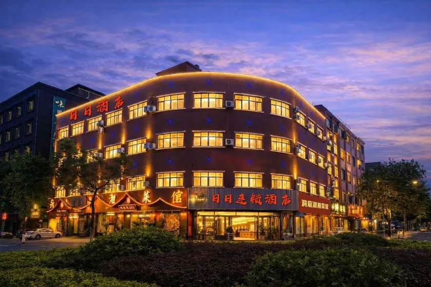Days Hotel (Hubin Road) - Image 1