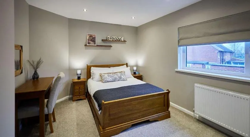 Host & Stay - Crescent House - Image 1