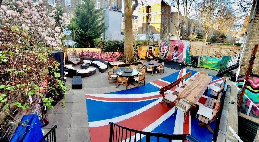 Saint James Backpackers Hostel London - Image 1