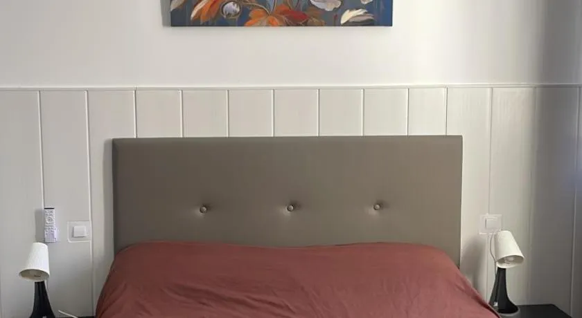 RI HOSTELs - Image 1