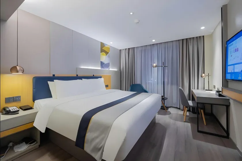 Home Inn Selected Hotel (Yangzhou Slender West Lake Lotus Pond Park Branch) - Image 1