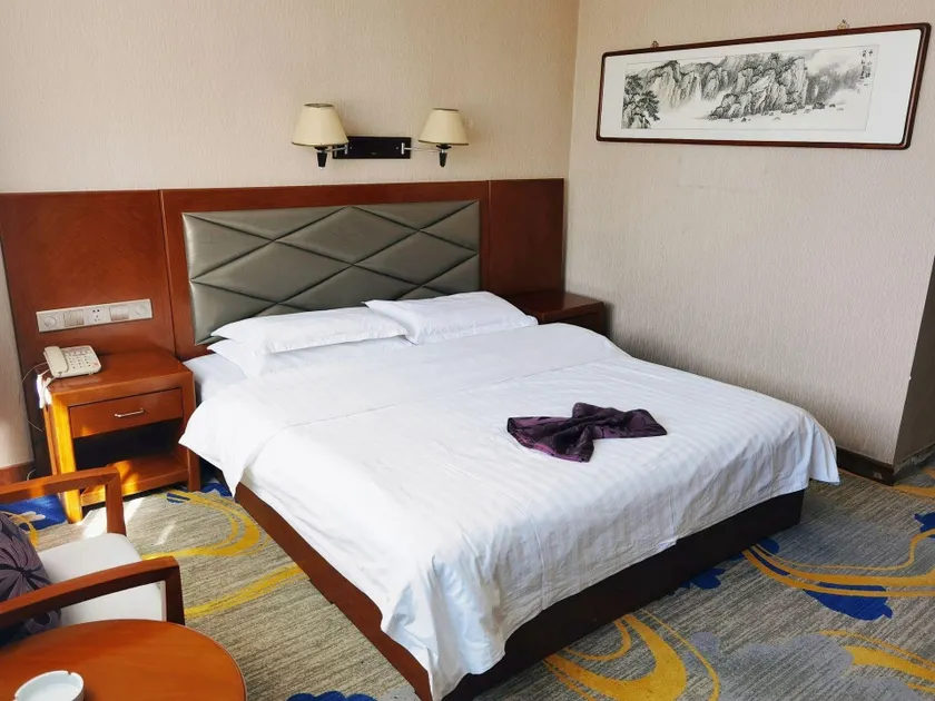 Qianxilong Hotel - Image 1