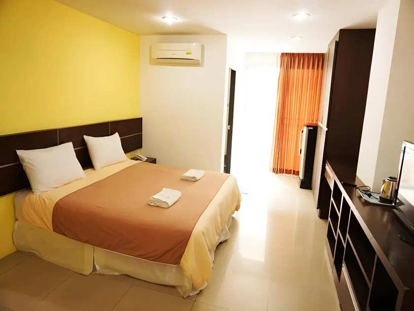 Diamond Bangkok Apartment - Image 1