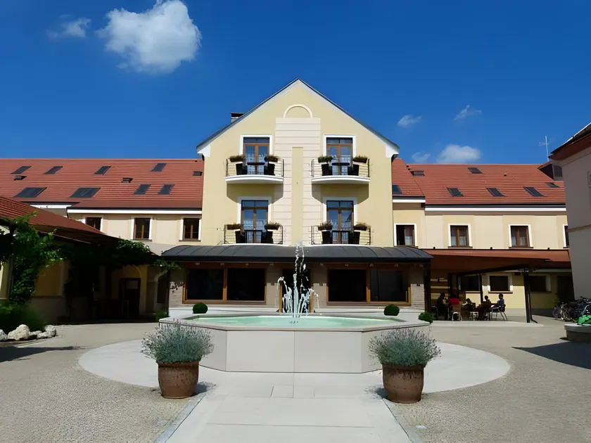 Hotel Princess - Image 1