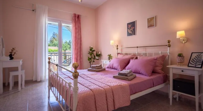 Royal Jelly Suites - Renovated Suites with Pool Just 5 Minutes walk from the Beach By Villa Mana Gers - Image 1