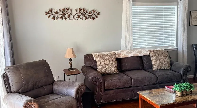 Penthouse suite at Holiday Hills Book today - Image 1